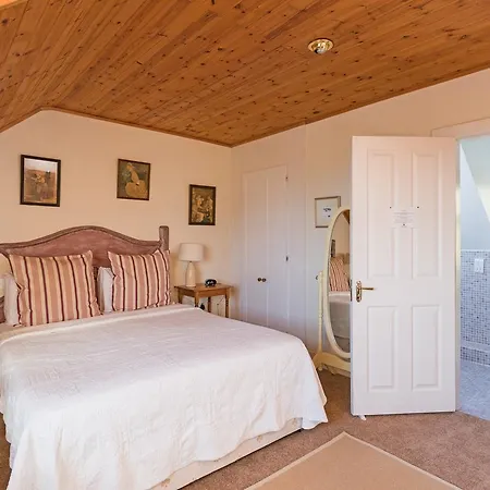 Dolphin Beach House 4* Clifden