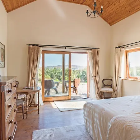 Dolphin Beach House Hotel Clifden