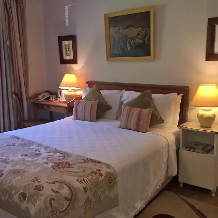 Dolphin Beach House Hotel