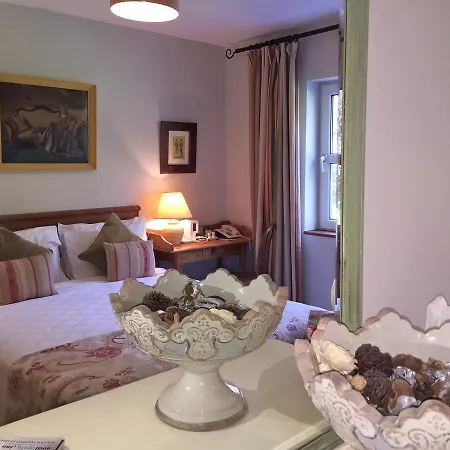 Dolphin Beach House Hotel Clifden